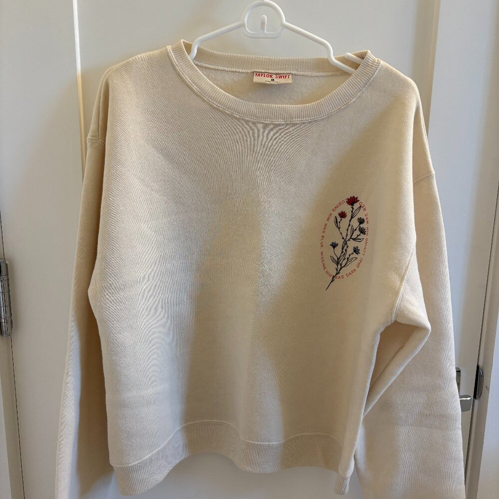 TAYLOR SWIFT loving him was red crewneck size M